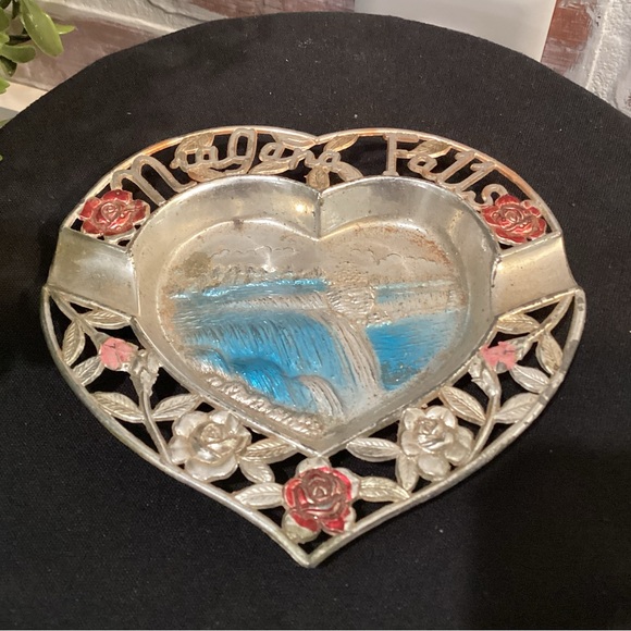 Vintage Metal Painted Niagara Falls - New York - Canada - Ashtray - Collectible - Picture 5 of 9